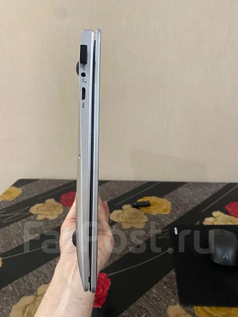 Azerty AZ-1509. 15.6", 2����, ��� 12 ��, ���� 250���, WiFi: 1, Bluetooth: 1, ����������� �� 4��. ����