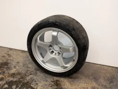 URAS. 9.0x17", 5x114.3, ET30 ����