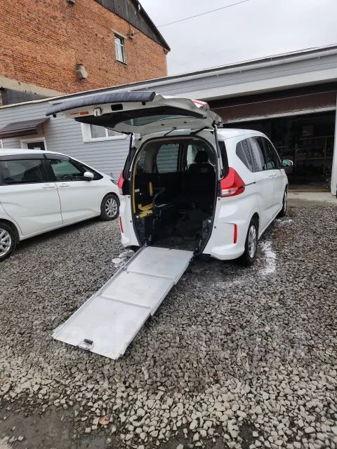 Honda Freed. GB5, L15B ����