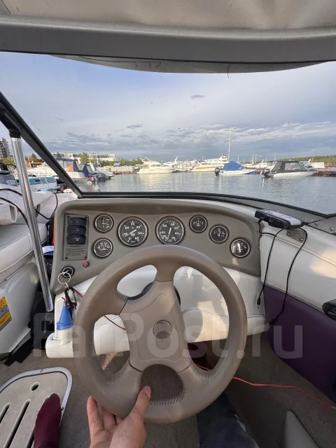 Crownline. 2001 ���, ����� 5,5��., ��������� ������������, 220��.�., ������ ����