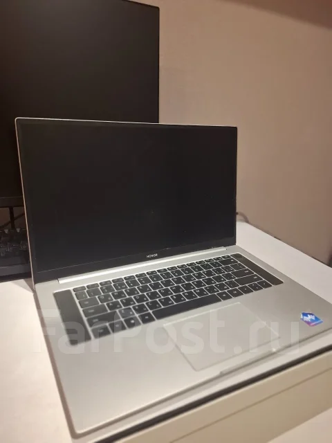 Honor MagicBook Pro. 16.1", 3����, ��� 16 ��, ���� 512���, WiFi: 1, Bluetooth: 1, ����������� �� 4��. ����