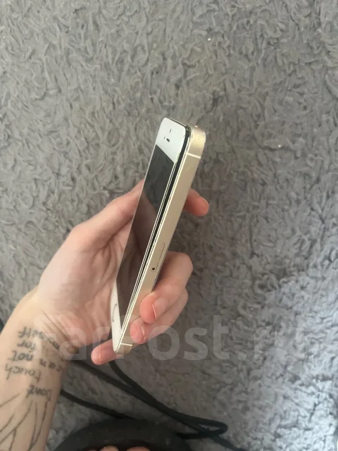 Apple iPhone SE. �/�, 32 ��, �����, 4G LTE ����