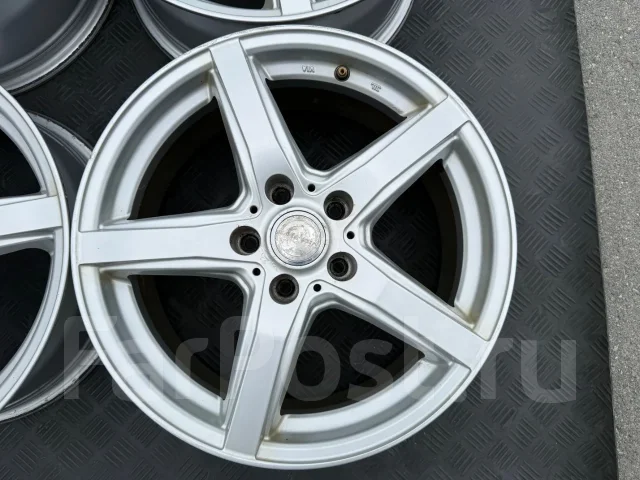 Violento. 7.0x17", 5x114.3, ET38, �� 73���. ����