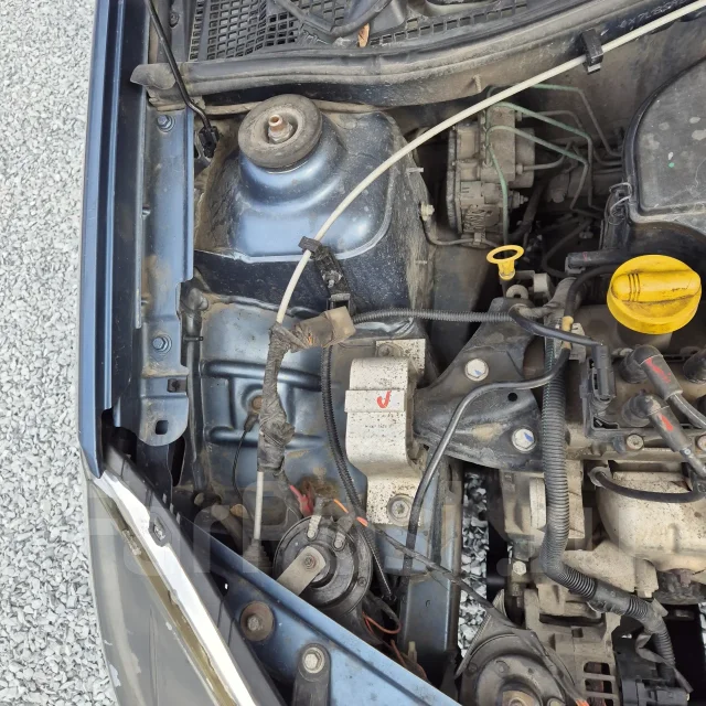 Renault Sandero. K7JF710 ����