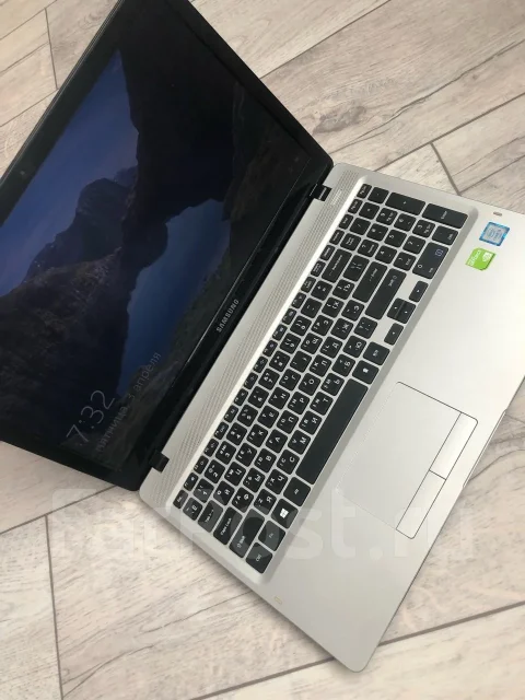 Samsung. 16", 2����, ��� 8 ��, ���� 100 000���, WiFi: 1, Bluetooth: 1, ����������� �� 5��. ����