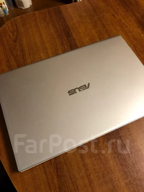 Asus VivoBook S13. 13.3", 2,2����, ��� 4 ��, ���� 118���, WiFi: 1, Bluetooth: 1, ����������� �� 5��. ����