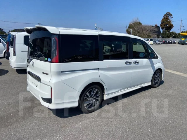 Honda Stepwgn. RP3 ����