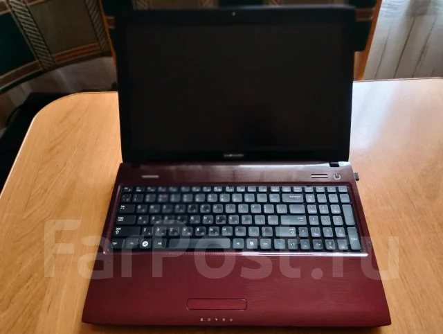 Samsung R580. 15.6", 2,8����, ��� 8 ��, ���� 250���, WiFi: 1, ����������� �� 1��. ����