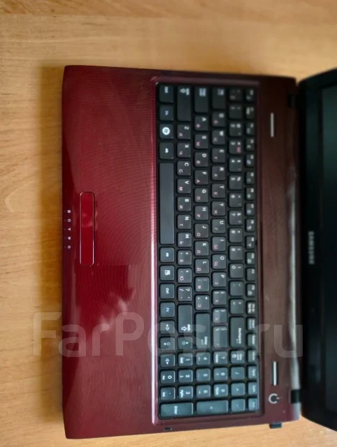 Samsung R580. 15.6", 2,8����, ��� 8 ��, ���� 250���, WiFi: 1, ����������� �� 1��. ����