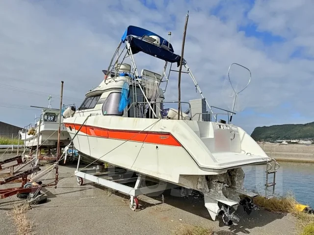 Mitsubishi MS-28. 1992 ���, ����� 7,16��., ��������� ������������, 210��.�., ������. ��� ����� �� ������������ ����