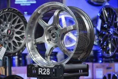 Advan Racing R6. 8.5x19", 5x114.3, ET35, �� 73,1���. ����