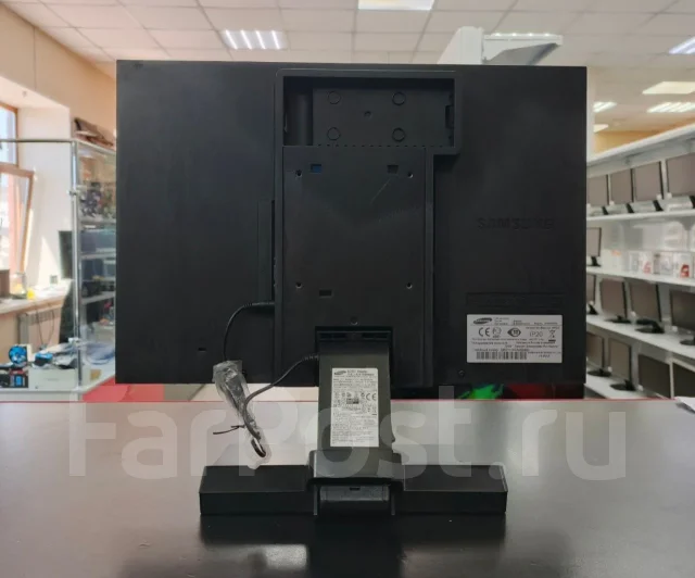 Samsung. 19", ���������� �� (LCD, LED, QLED) ����