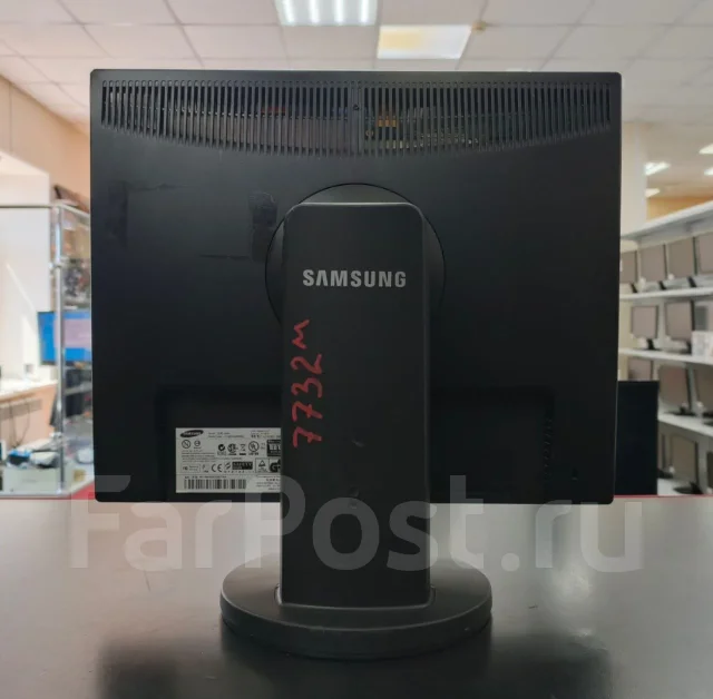 Samsung. 19", ���������� �� (LCD, LED, QLED) ����