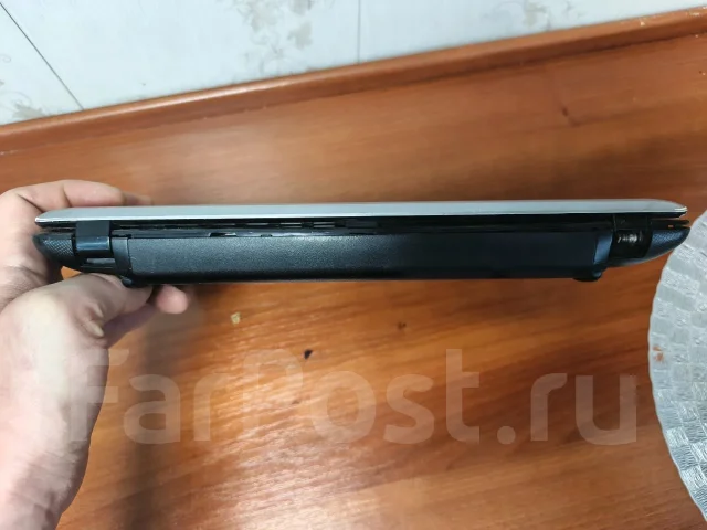 Asus Eee PC 1215B. 12.1", 1,6����, ��� 8 ��, ���� 128���, WiFi: 1, Bluetooth: 1, ����������� �� 1��. ����