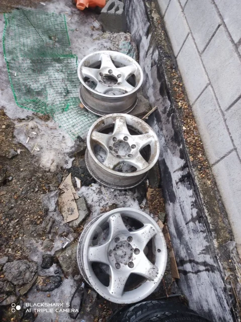 Bridgestone NR-595. x16", 6x139.7 ����