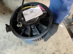�������� ����� Nissan Leaf ZE1 EM57 [27226-1FC0B] 272261FC0B ����