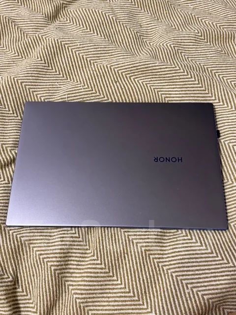 Honor MagicBook 14. 14", 2,1����, ��� 8 ��, ���� 512���, WiFi: 1, Bluetooth: 1 ����
