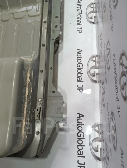 �������������� ������� Nissan LEAF 2010 744803NA0B ZE0 EM61 744803NA0B ����