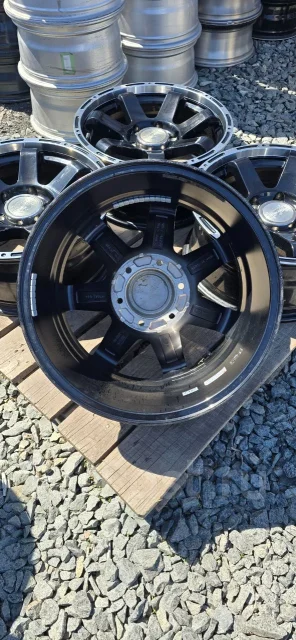 Hot Stuff Mad Cross. 8.0x18", 6x139.7, ET25 ����