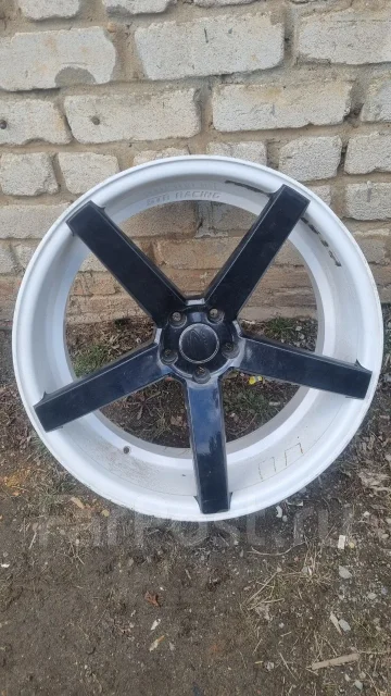 STR Racing. 10.0x22", 5x114.3, ET35 ����
