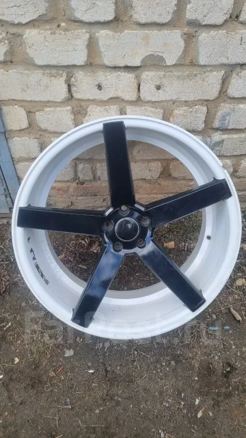 STR Racing. 10.0x22", 5x114.3, ET35 ����