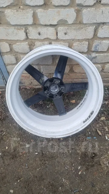 STR Racing. 10.0x22", 5x114.3, ET35 ����