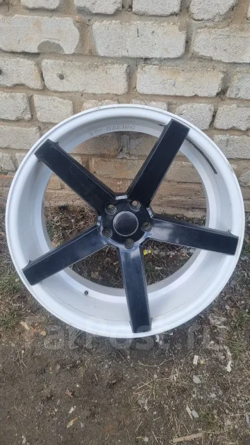 STR Racing. 10.0x22", 5x114.3, ET35 ����