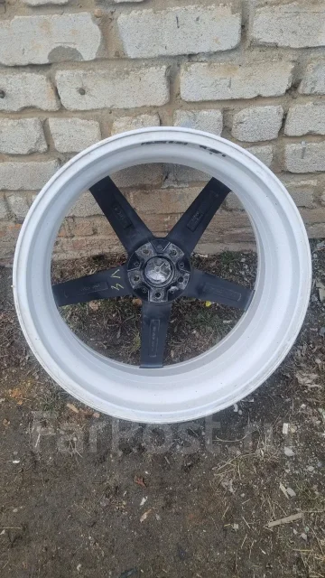 STR Racing. 10.0x22", 5x114.3, ET35 ����