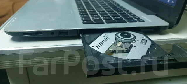 Asus X555L. 15.6", 1,7����, ��� 4 ��, ���� 256���, WiFi: 1, Bluetooth: 1, ����������� �� 2��. ����