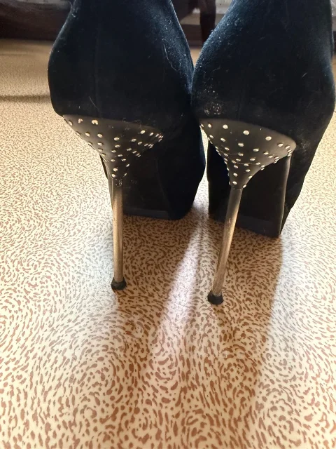����� ����