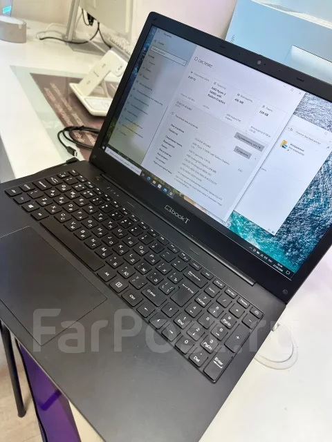 Asus ROG. 15.6", 4����, ��� 16 ��, ���� 256���, WiFi: 1, Bluetooth: 1, ����������� �� 14��. ����