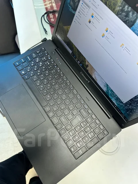 Asus ROG. 15.6", 4����, ��� 16 ��, ���� 256���, WiFi: 1, Bluetooth: 1, ����������� �� 14��. ����
