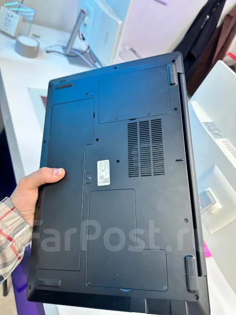 Asus ROG. 15.6", 4����, ��� 16 ��, ���� 256���, WiFi: 1, Bluetooth: 1, ����������� �� 14��. ����