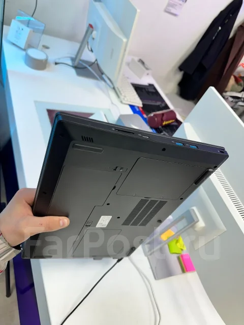 Asus ROG. 15.6", 4����, ��� 16 ��, ���� 256���, WiFi: 1, Bluetooth: 1, ����������� �� 14��. ����