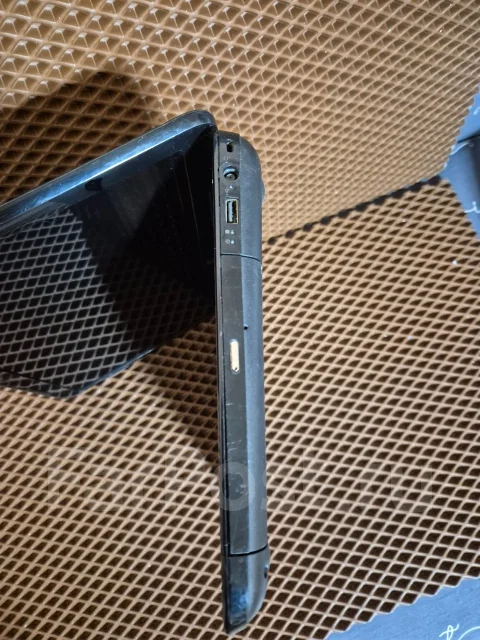 HP. 15.6", 2,3����, ��� 4 ��, ���� 320���, WiFi: 1, Bluetooth: 1, ����������� �� 3��. ����