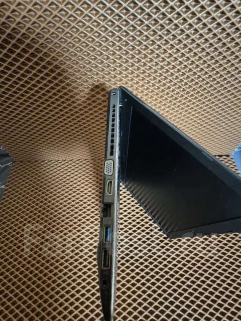 Asus. 15.6", 2����, ��� 4 ��, ���� 320���, WiFi: 1, Bluetooth: 1 ����
