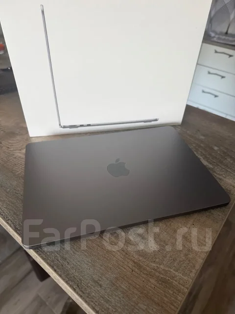 Apple MacBook Air 13 2022. 13.6", ��� 256 �� � ������ ����