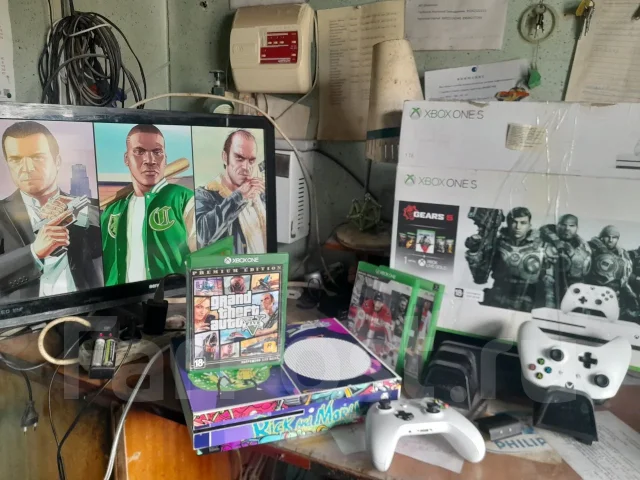 Microsoft Xbox One S ����
