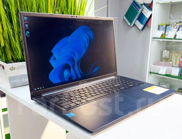 Asus VivoBook 17 ����