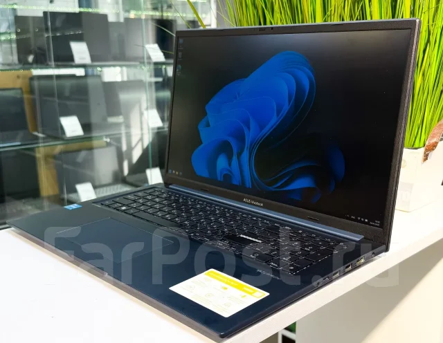 Asus VivoBook 17 ����