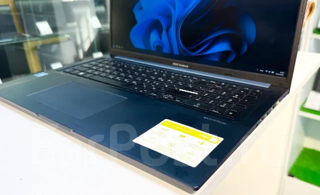 Asus VivoBook 17 ����