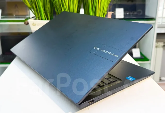Asus VivoBook 17 ����