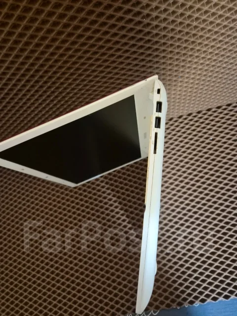 Samsung. 15.6", 2,6����, ��� 4 ��, ���� 320���, WiFi: 1, Bluetooth: 1, ����������� �� 2��. ����