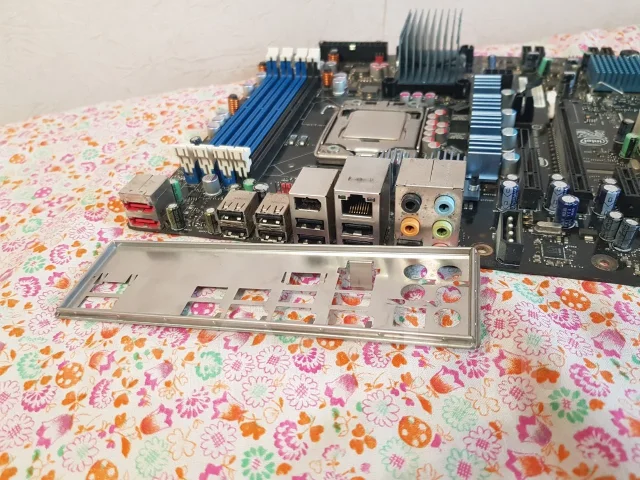 LGA1366 ����