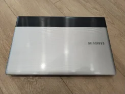 Samsung 300E5A. 15.6", 2,1����, ��� 4 ��, ���� 256���, WiFi: 1, Bluetooth: 1, ����������� �� 1��. ����