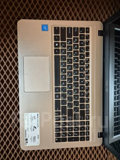 Asus. 15.6", 1,5����, ��� 2048 ��, ���� 128���, WiFi: 1, Bluetooth: 1 ����
