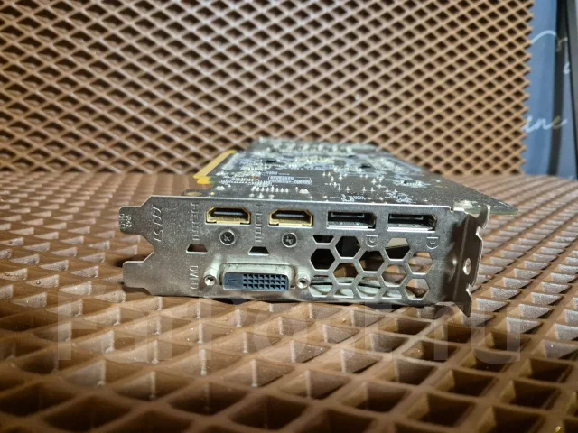 Radeon RX 570 ����