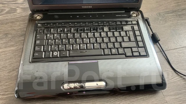 Toshiba Satellite A300. 15.4", 2����, ��� 2048 ��, ���� 256���, WiFi: 1, Bluetooth: 1 ����