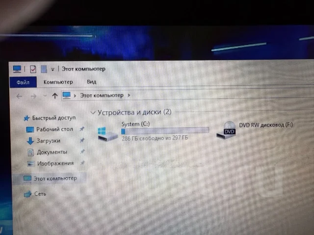 Asus. 15.6", 2,2����, ��� 8 ��, ���� 300���, WiFi: 1, Bluetooth: 1, ����������� �� 1��. ����
