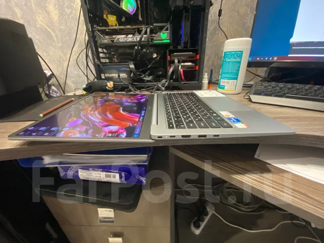 Tecno MegaBook T14. 16", 4,9����, ��� 16 ��, ���� 512���, WiFi: 1, Bluetooth: 1, ����������� �� 11��. ����